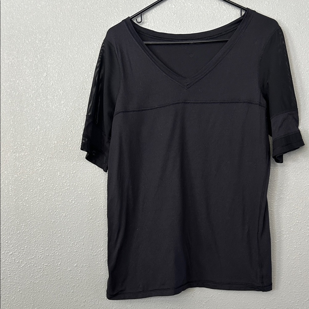 Lululemon Black V-Neck Women's Workout Top Size Small